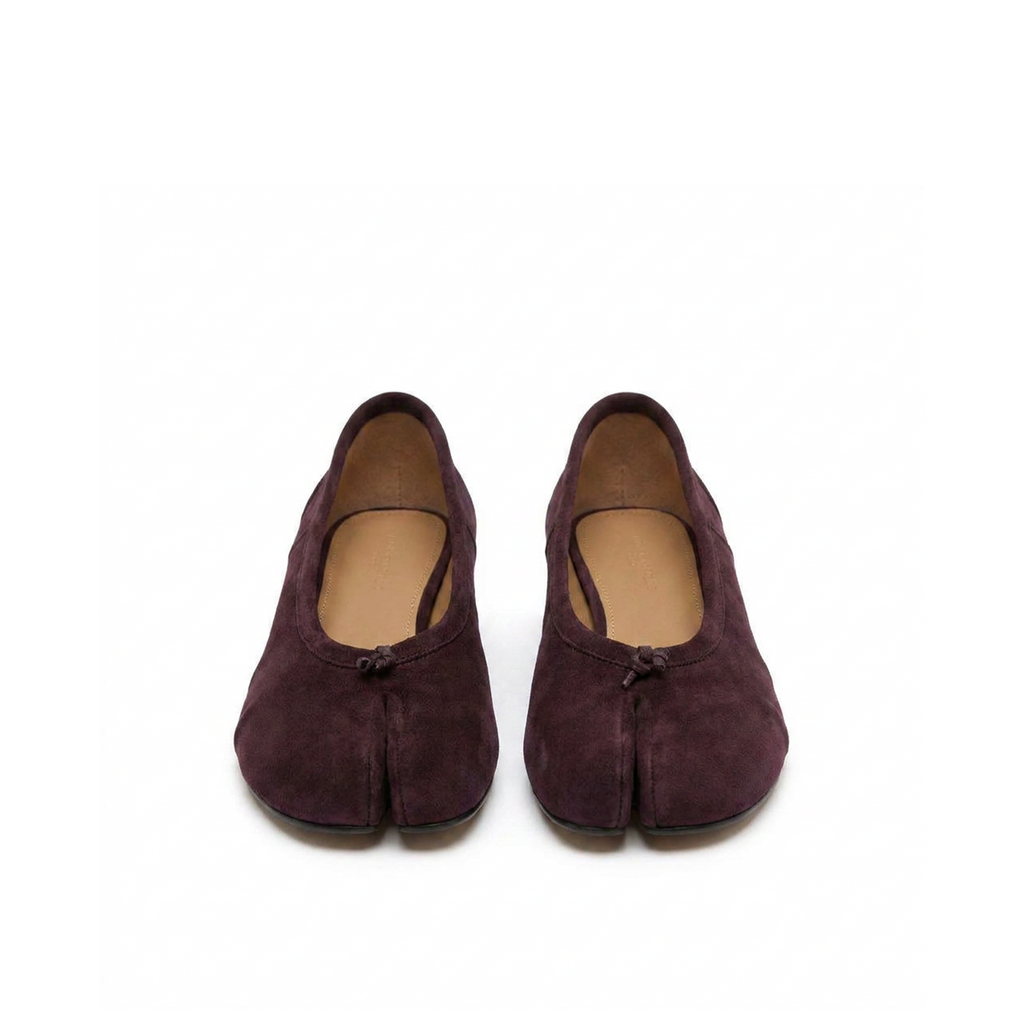Close-up of split toe and bow detail on Amelora suede tabi heels
