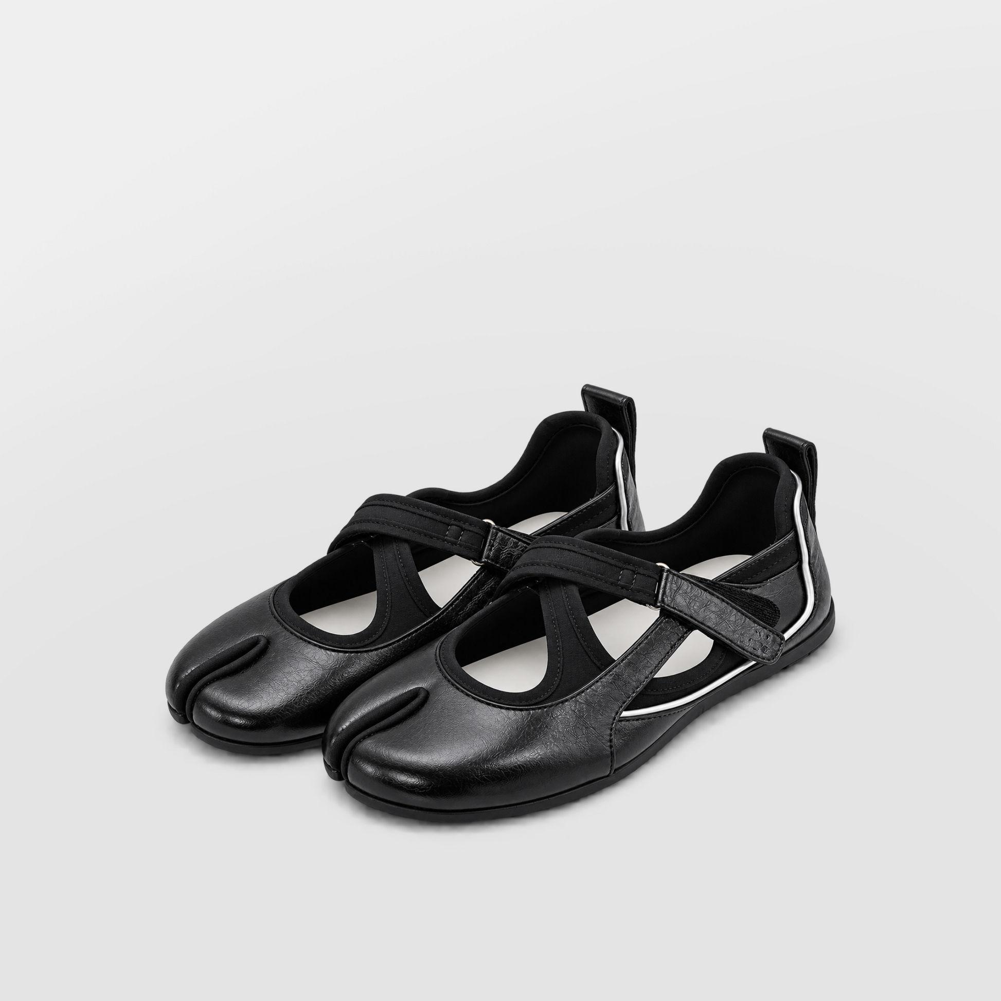 Front view of black tabi flats with the split toe opening clearly visible