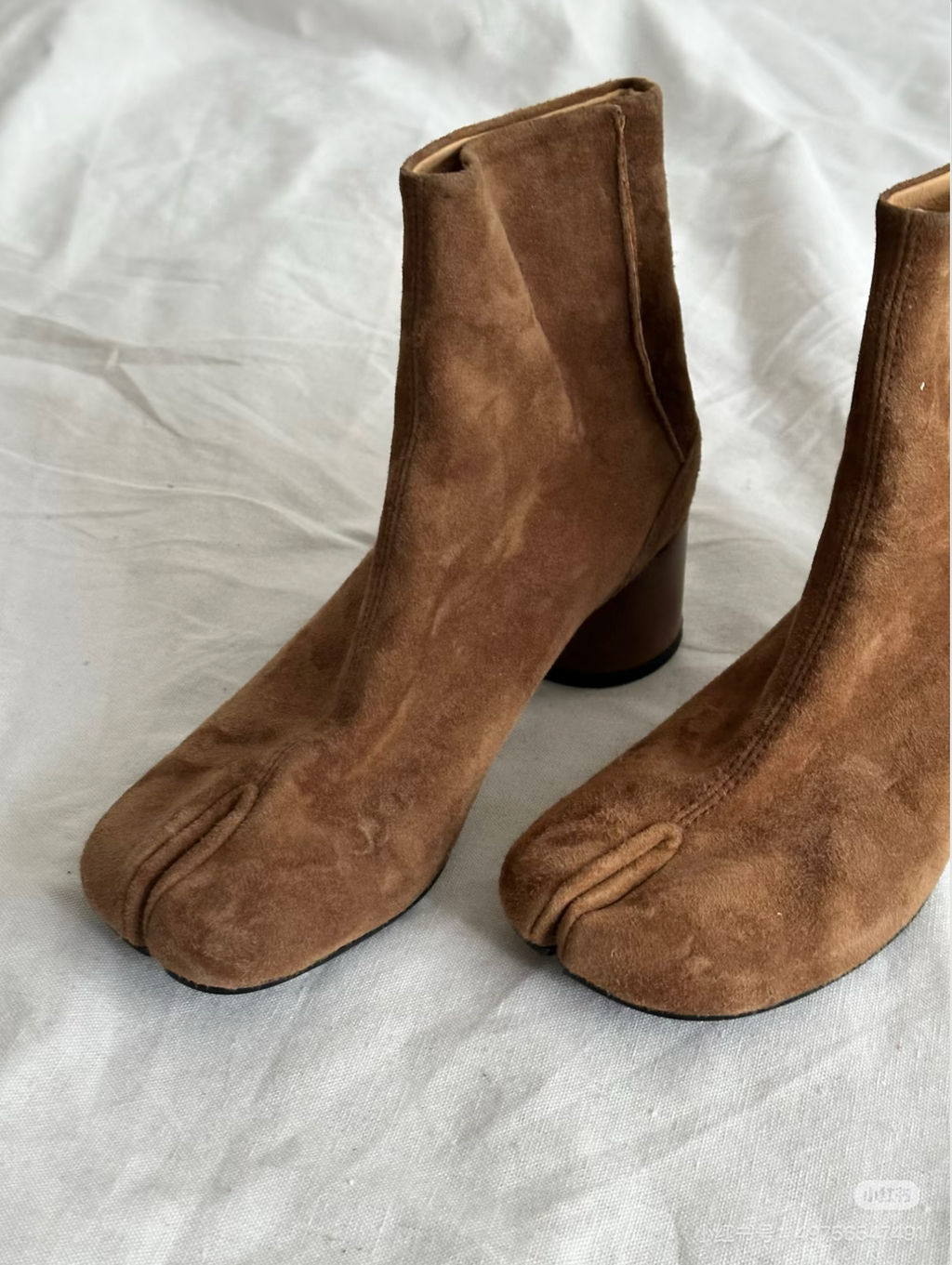 Close-up of tabi split-toe detail on Aurelia brown frosted suede boots