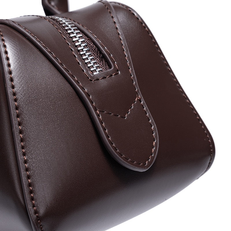 Classic Muse Baguette Bag