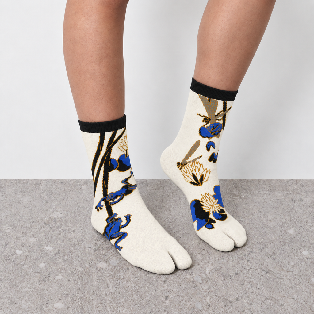 Model wearing white lotus print Jacquard Print Tabi Socks seen from the side