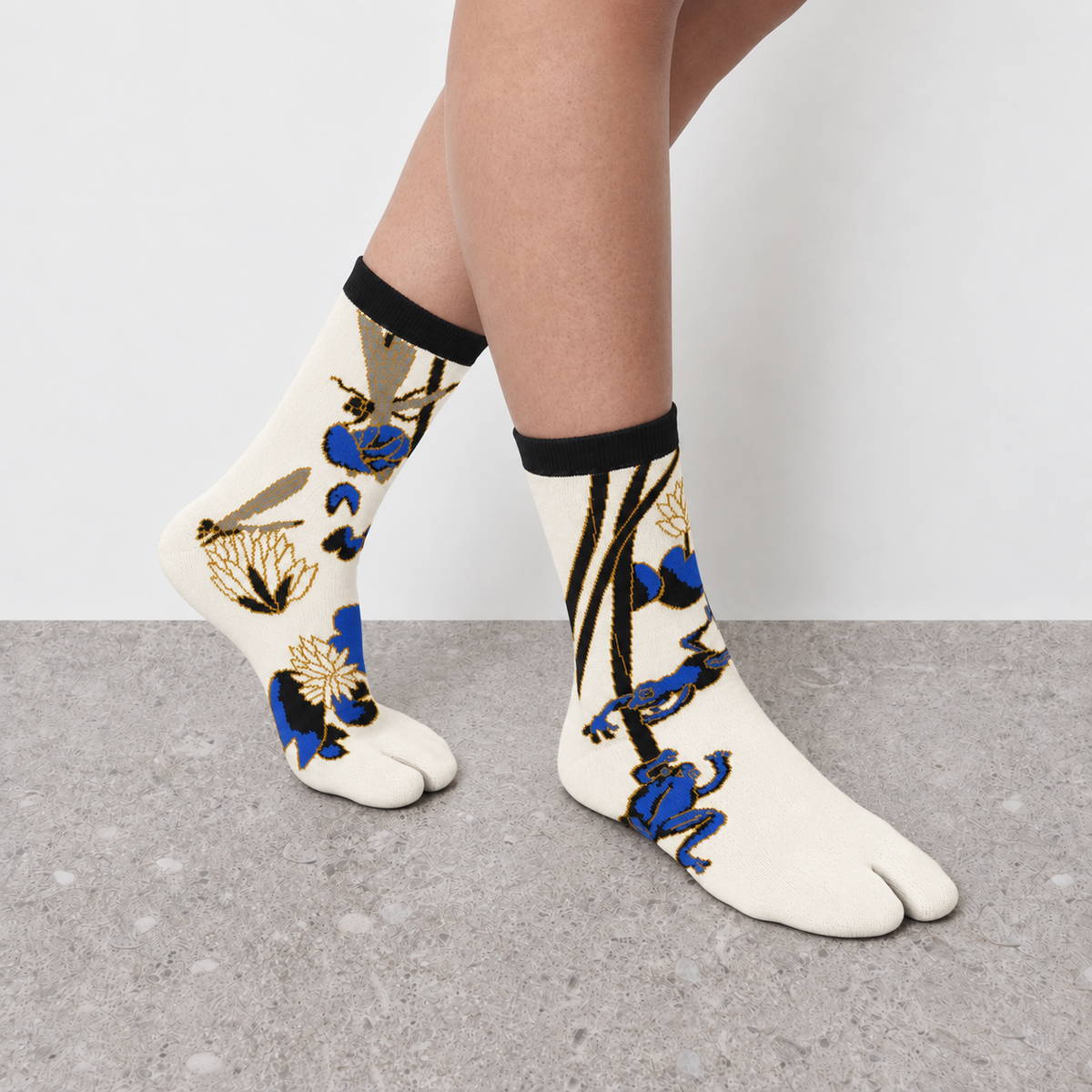 Model wearing white lotus print Jacquard Print Tabi Socks seen from behind