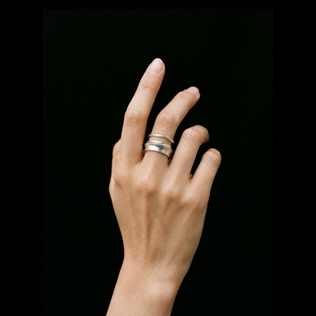 Model wearing the Ripple Band Ring seen from the side