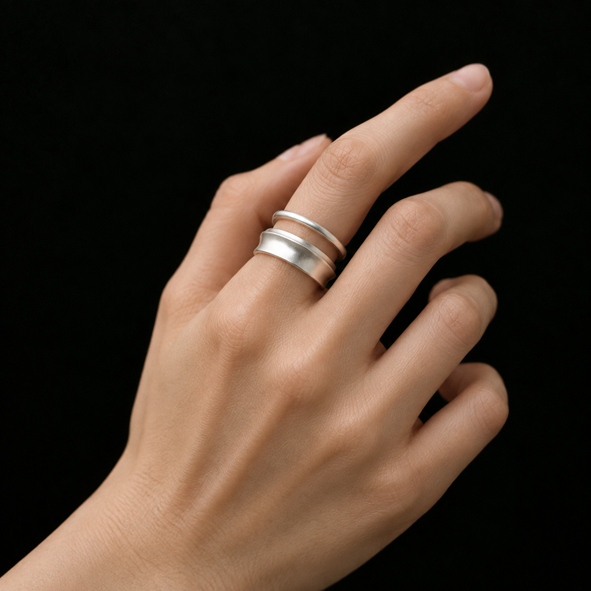 Model wearing the Ripple Band Ring seen from behind