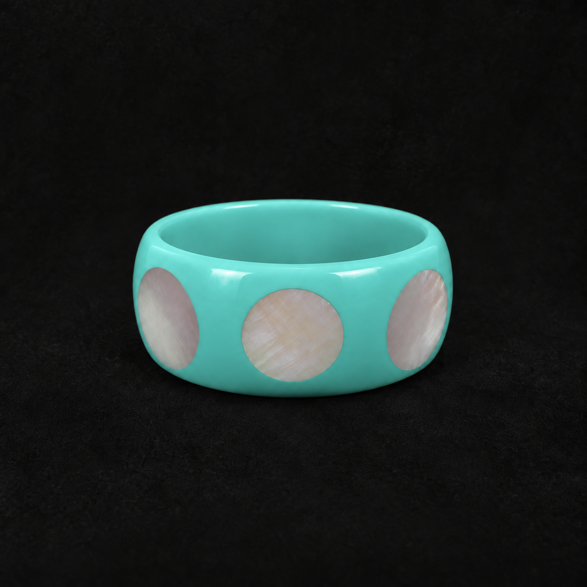Front view of the Spotted Chunky Bangle in studio light